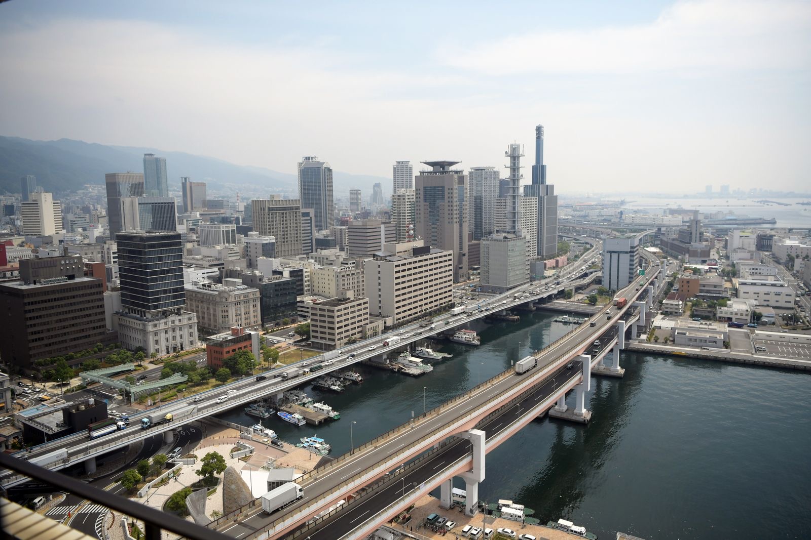 神戸市街地と港のある風景